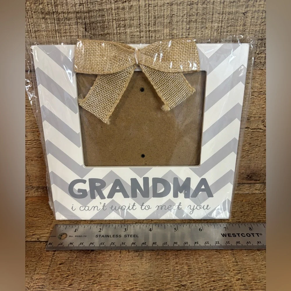 Sonogram Frame For Grandma by Pearhead “I Can't Wait to Meet You Grandma” 7”x7”